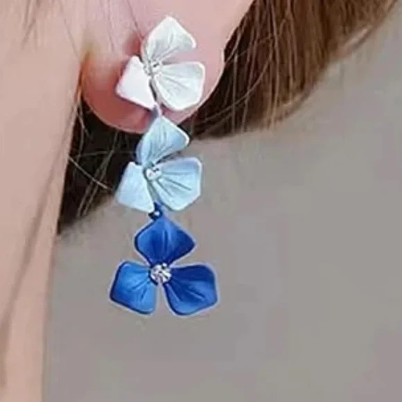 New Elegant Blue and White Floral Earrings - Picture 1 of 5